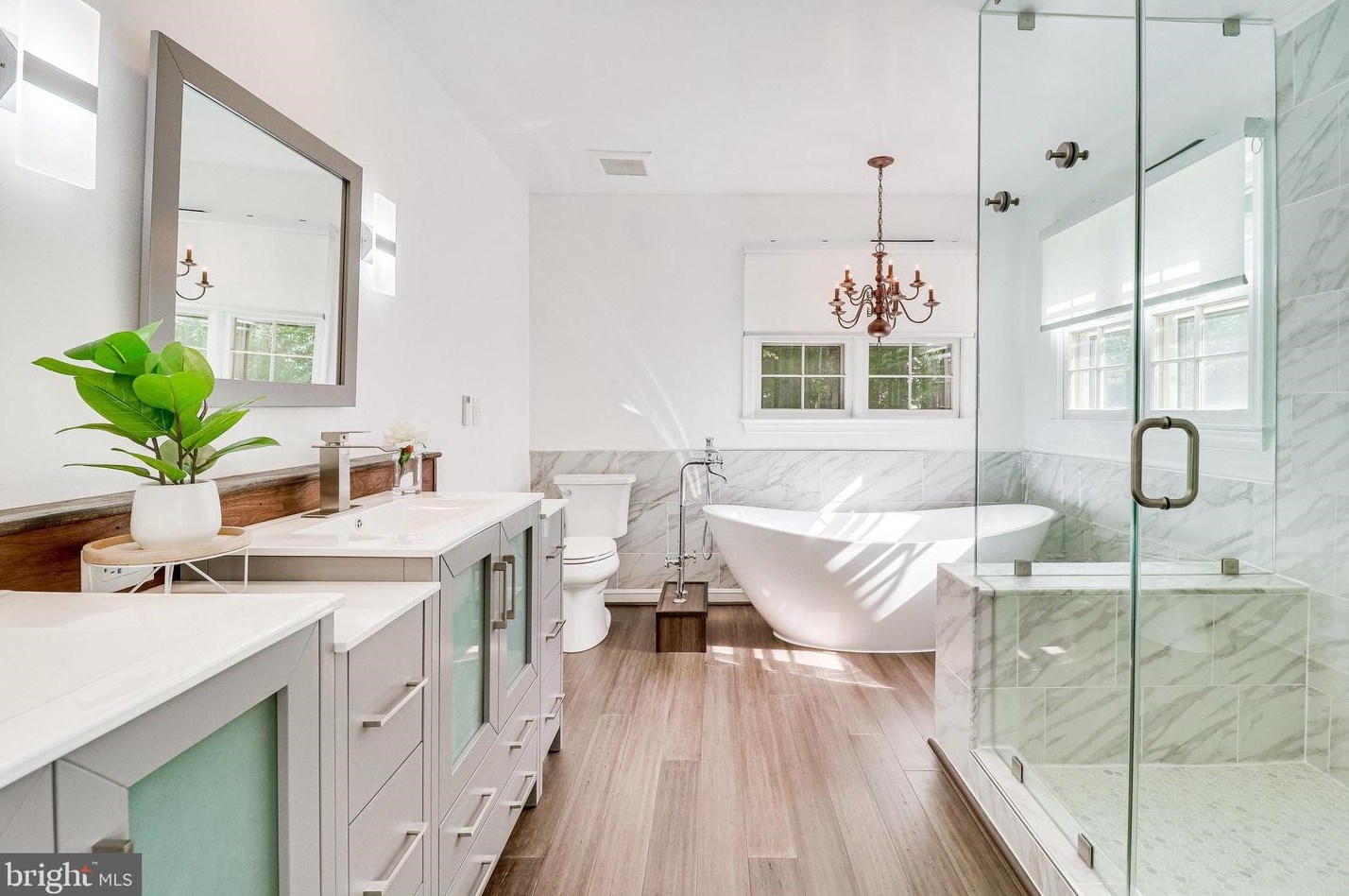 8312 Argent Cir, Fairfax VA 22039-3105 exterior