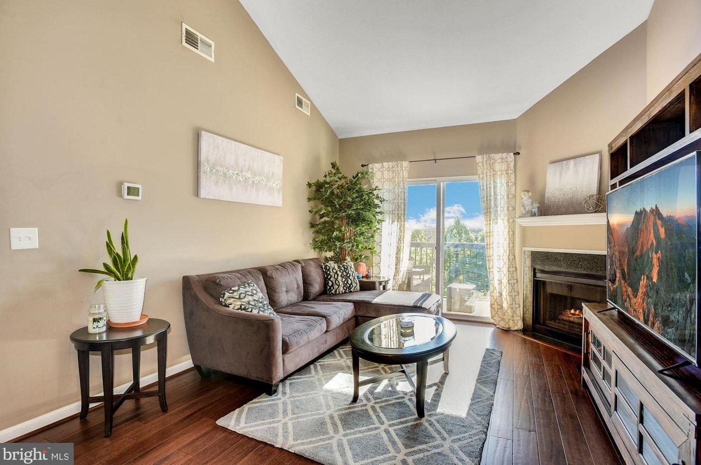 11351 Aristotle Dr #8-404, Fairfax, VA 22030