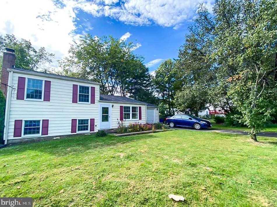 1259 Magnolia Ln, Herndon, VA 20170