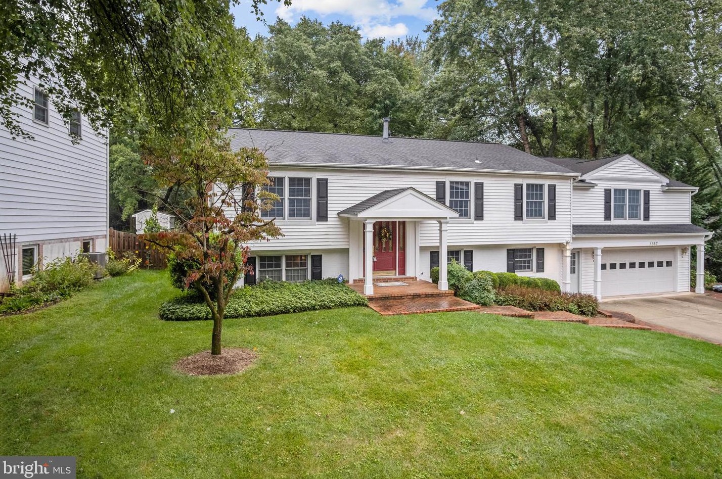 1857 Abbotsford Dr, Vienna VA  22182-3302 exterior