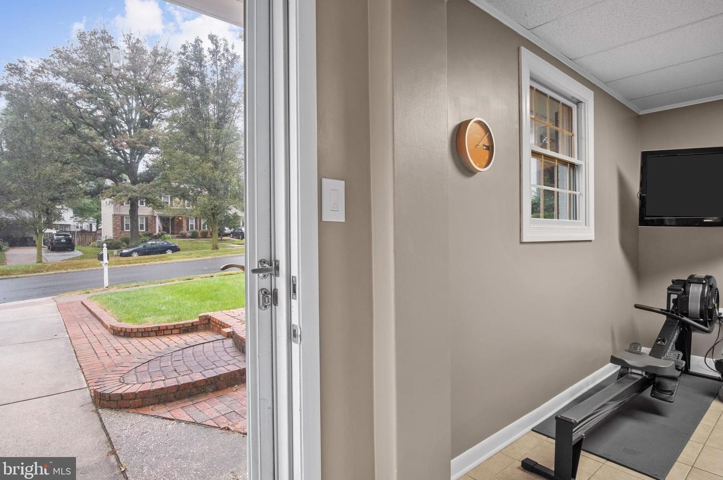 1857 Abbotsford Dr, Vienna VA  22182-3302 exterior