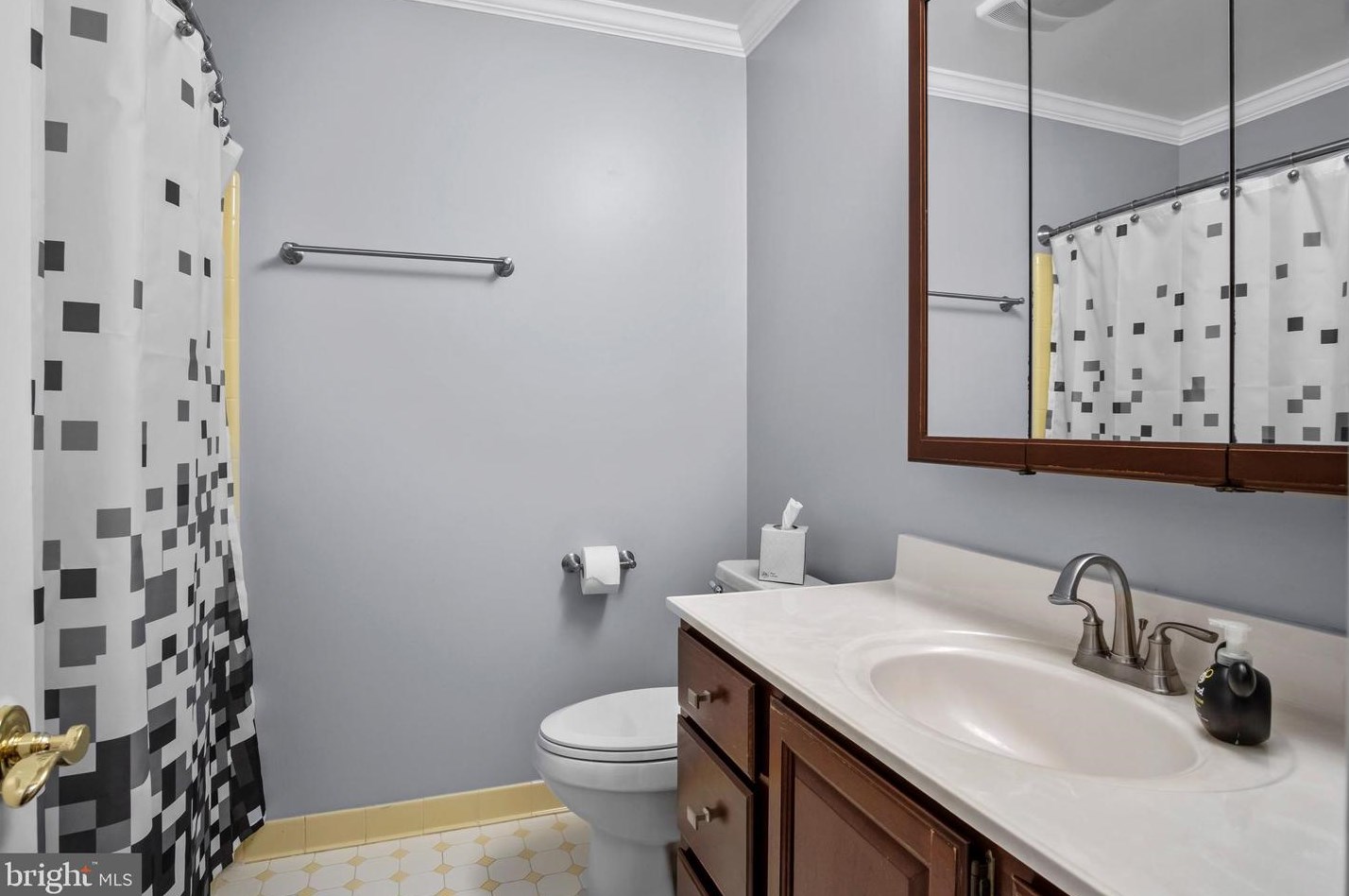 1857 Abbotsford Dr, Vienna VA  22182-3302 exterior