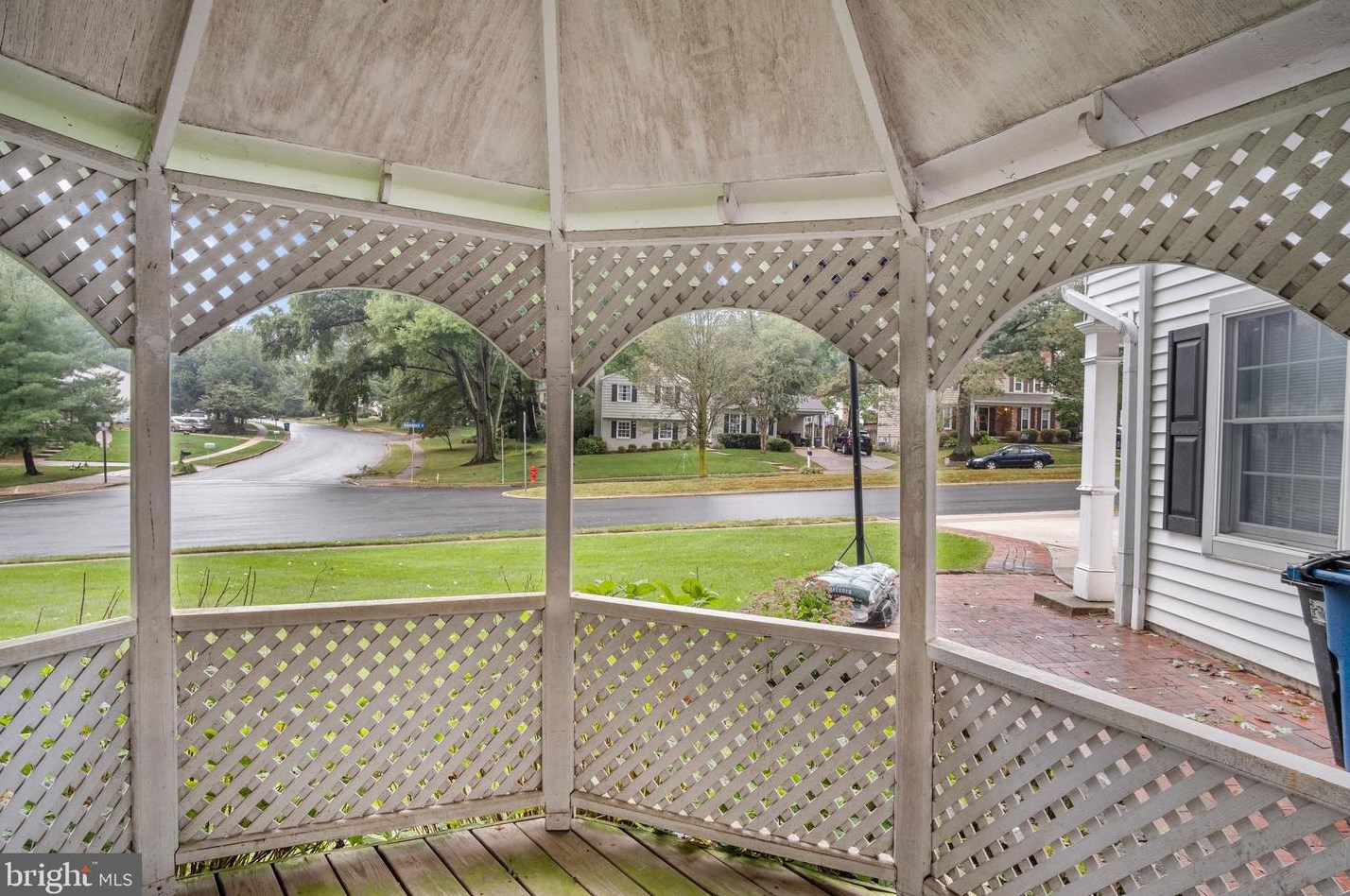 1857 Abbotsford Dr, Vienna VA  22182-3302 exterior
