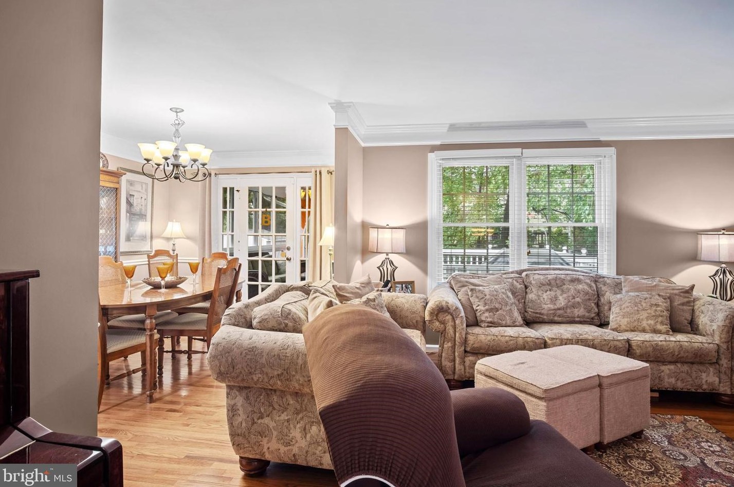 1857 Abbotsford Dr, Vienna VA  22182-3302 exterior