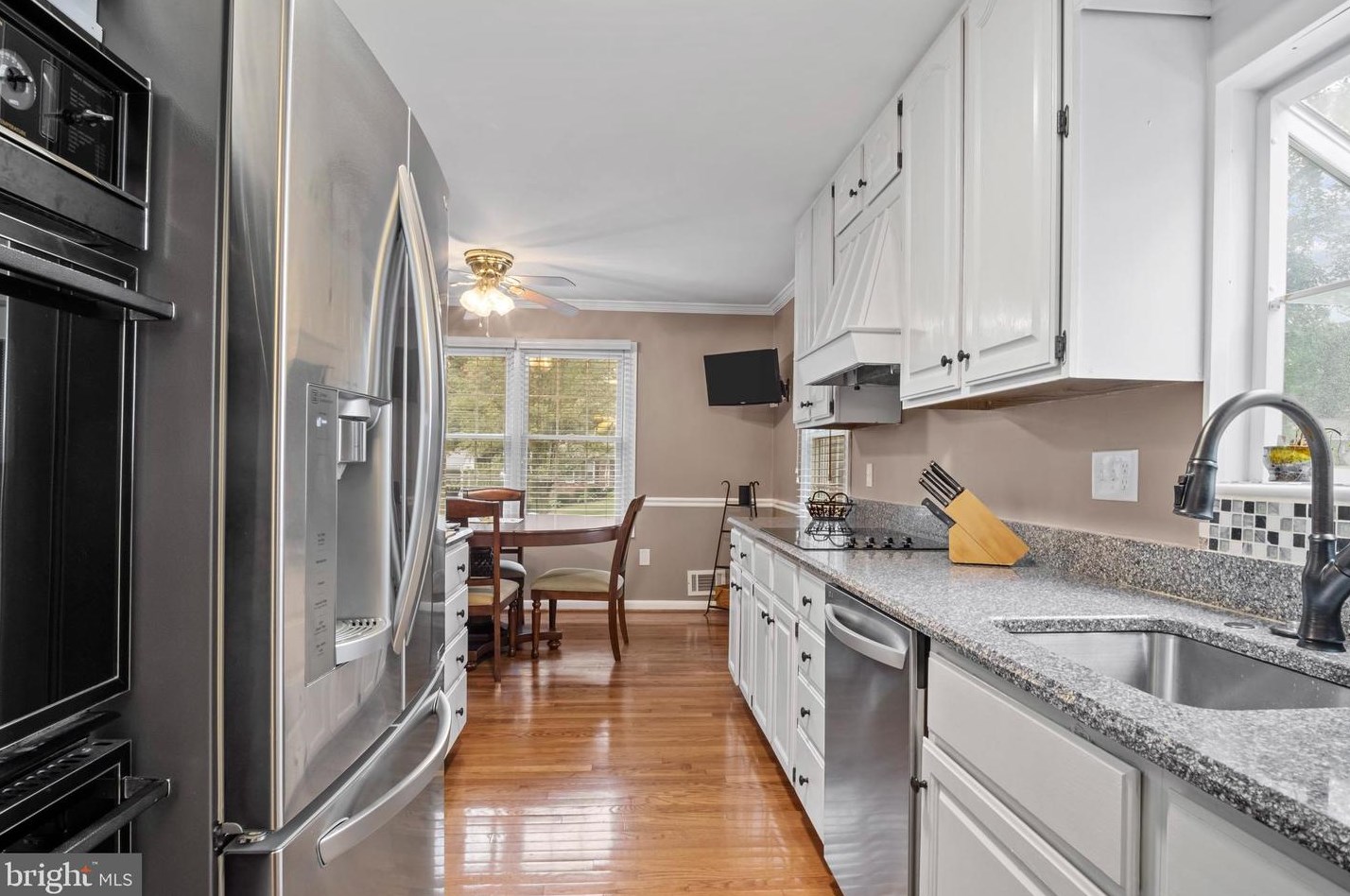 1857 Abbotsford Dr, Vienna VA  22182-3302 exterior