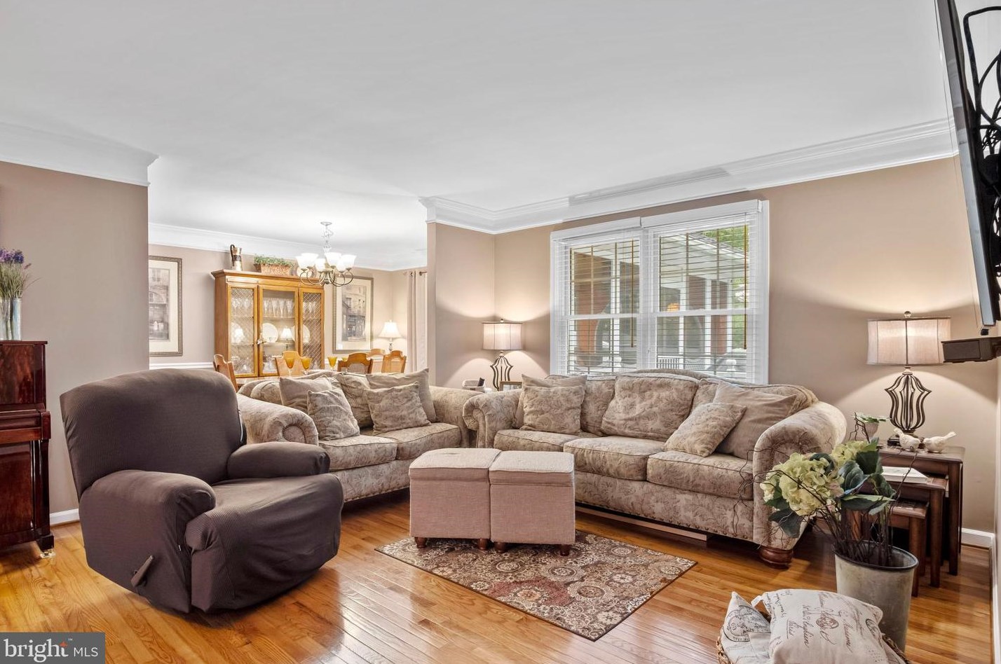 1857 Abbotsford Dr, Vienna VA  22182-3302 exterior
