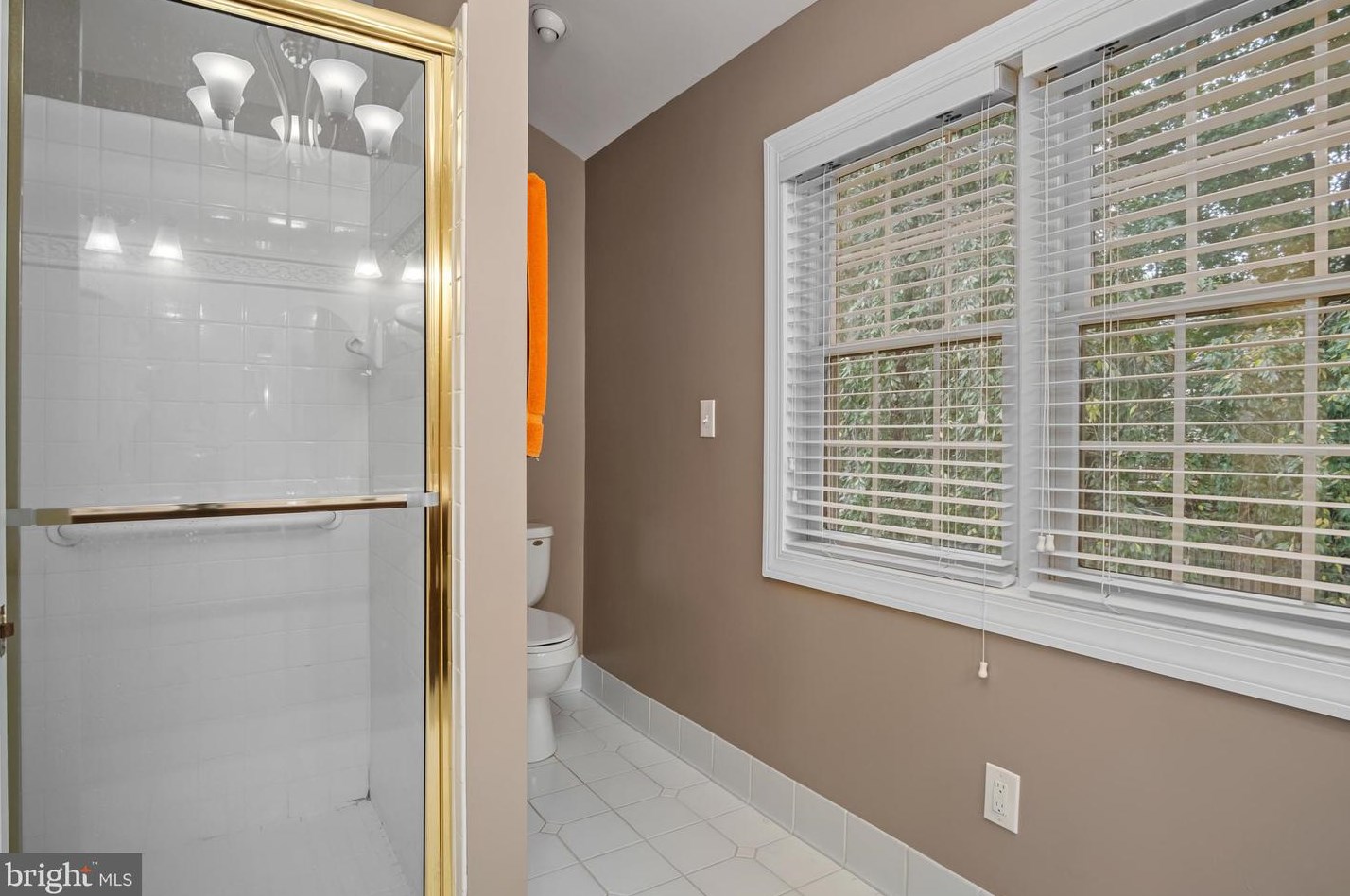 1857 Abbotsford Dr, Vienna VA  22182-3302 exterior