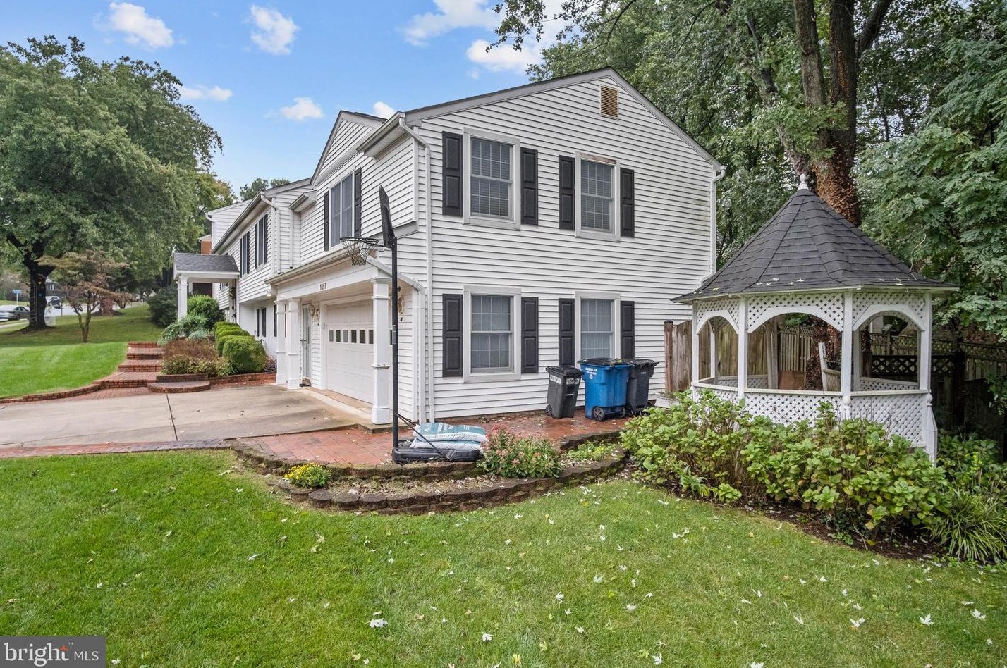 1857 Abbotsford Dr, Vienna VA  22182-3302 exterior