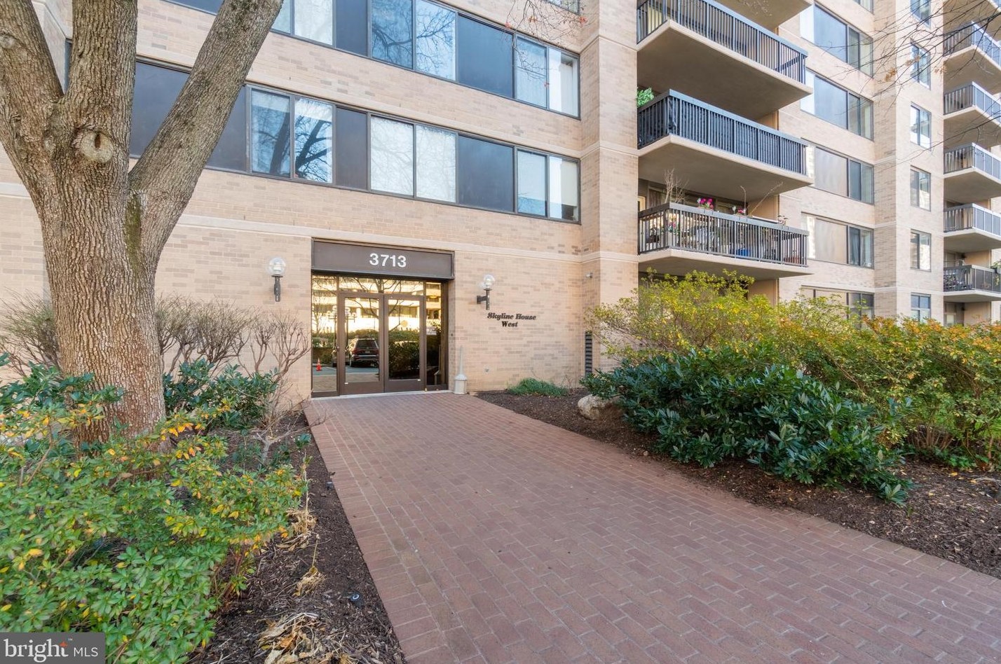 3713 S George Mason Dr Apt 703, Falls Church, VA 22041