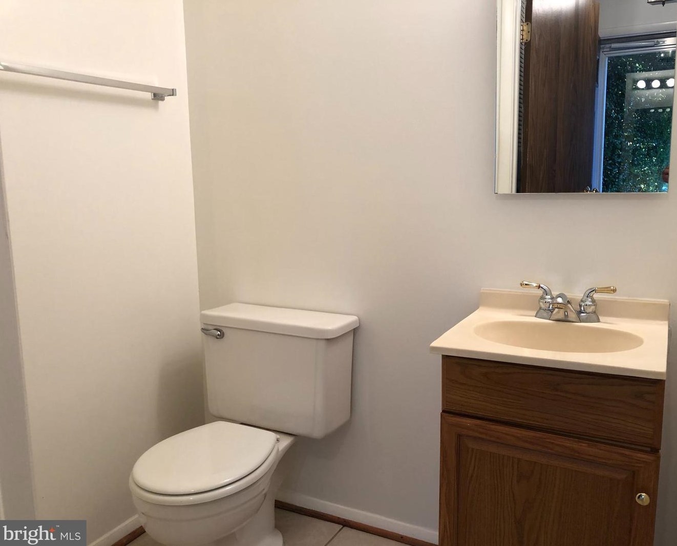 8014 Tyson Oaks Cir, Vienna VA  22182-3975 exterior