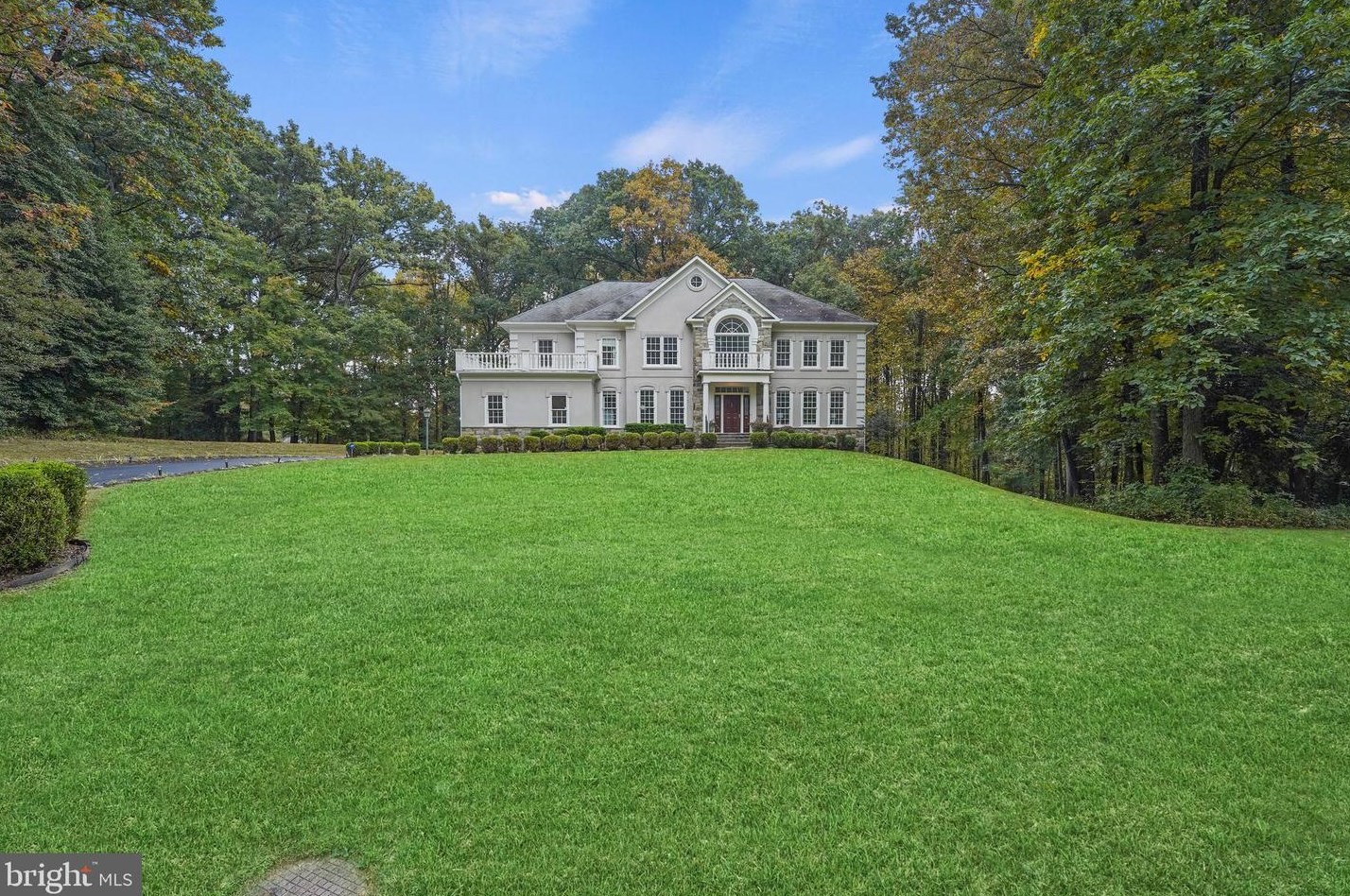 10282 Johns Hollow Rd, Vienna, VA 22182-1556