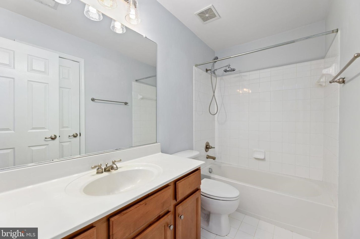 5684 Faircloth Ct, Centreville VA  20120-1979 exterior