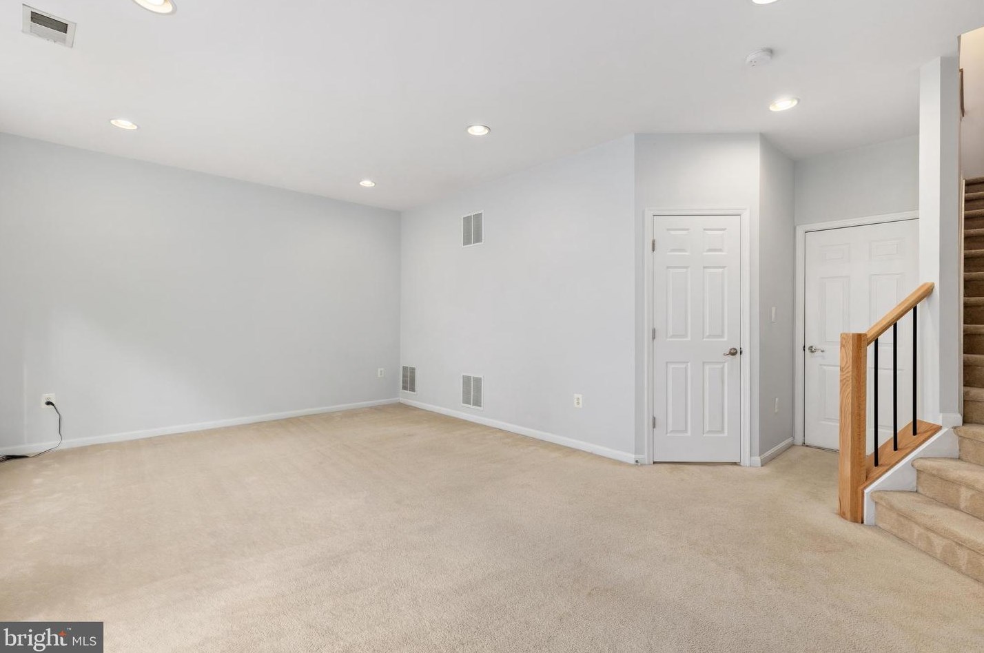 5684 Faircloth Ct, Centreville VA  20120-1979 exterior