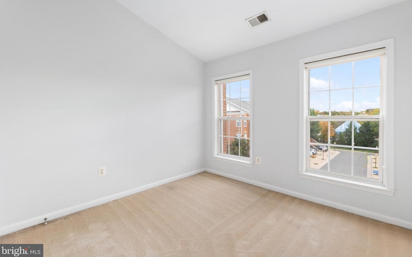 5684 Faircloth Ct, Centreville VA  20120-1979 exterior