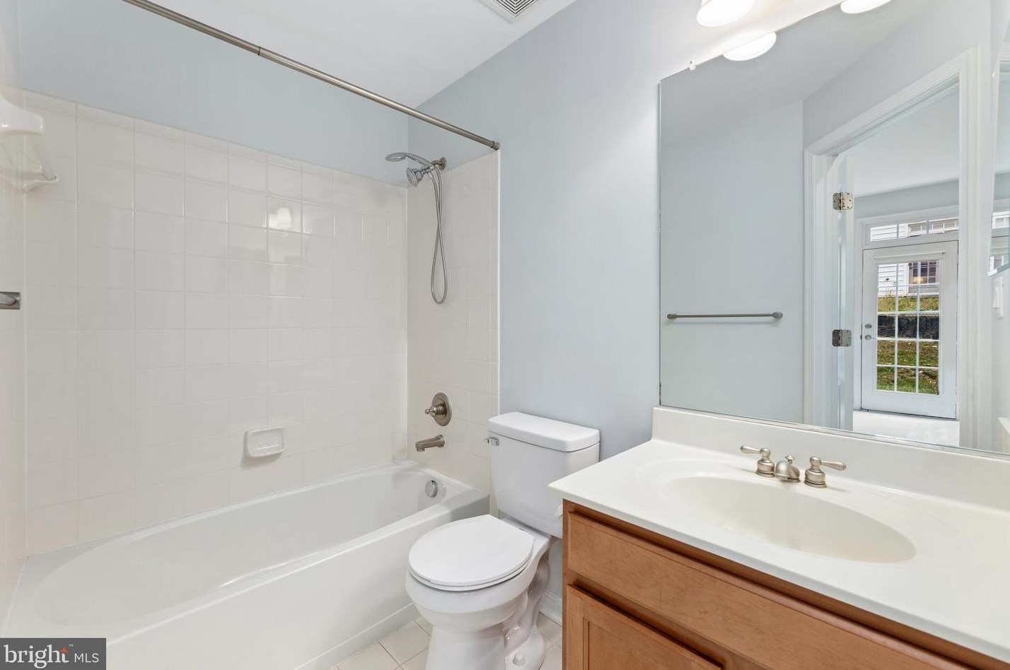 5684 Faircloth Ct, Centreville VA  20120-1979 exterior