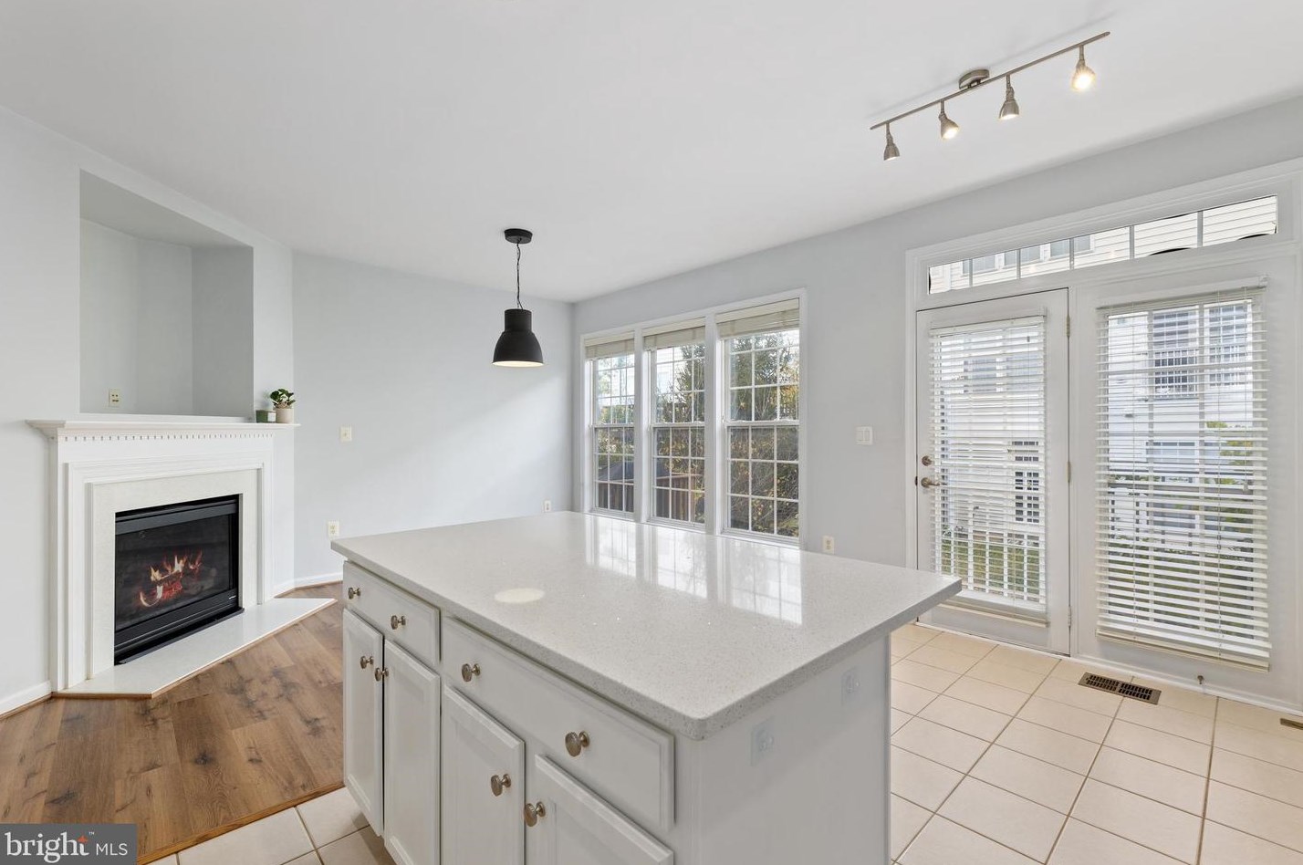 5684 Faircloth Ct, Centreville VA  20120-1979 exterior