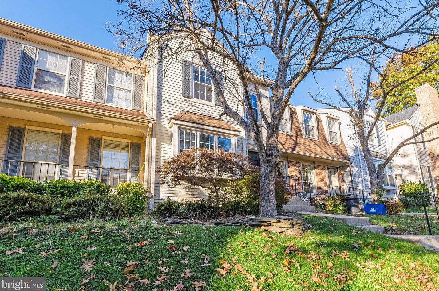 13683 Water Springs Ct, Centreville, VA 20121