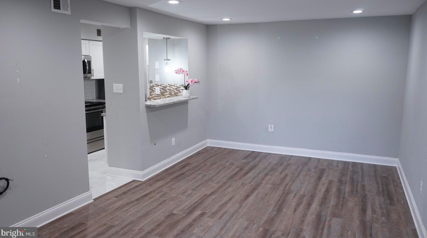 5766 Rexford Ct #j, Springfield, VA 22152
