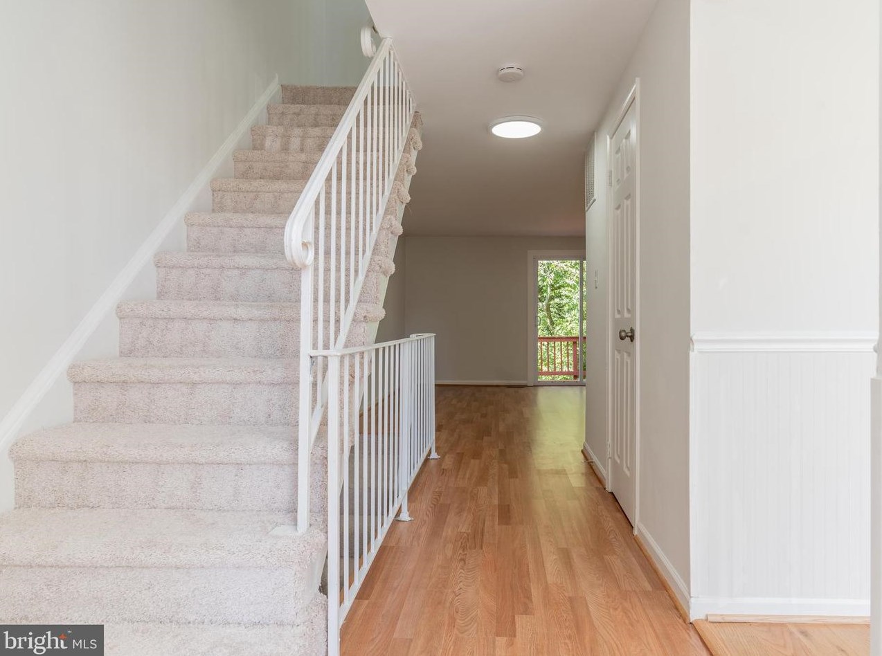 14444 Black Horse Ct, Centreville, VA 20120-2836