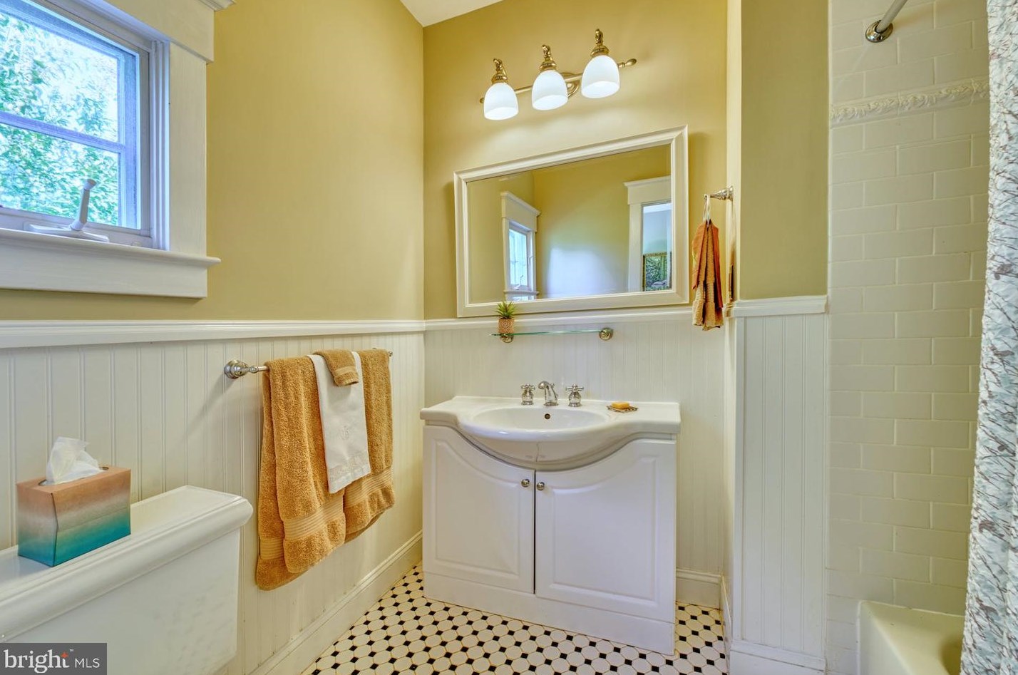 234 Moore Ave, Vienna VA 22180-5845 exterior