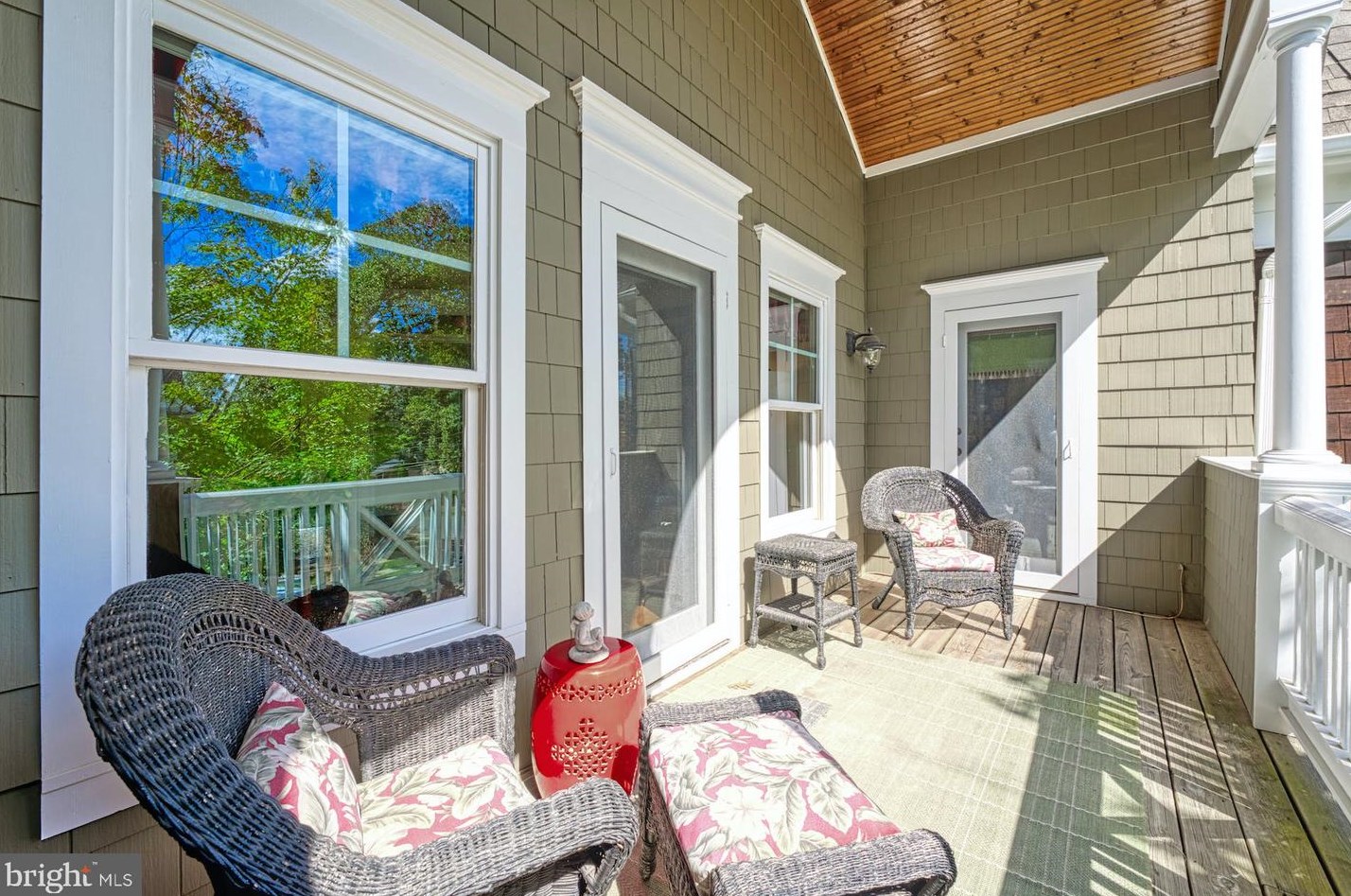 234 Moore Ave, Vienna VA 22180-5845 exterior