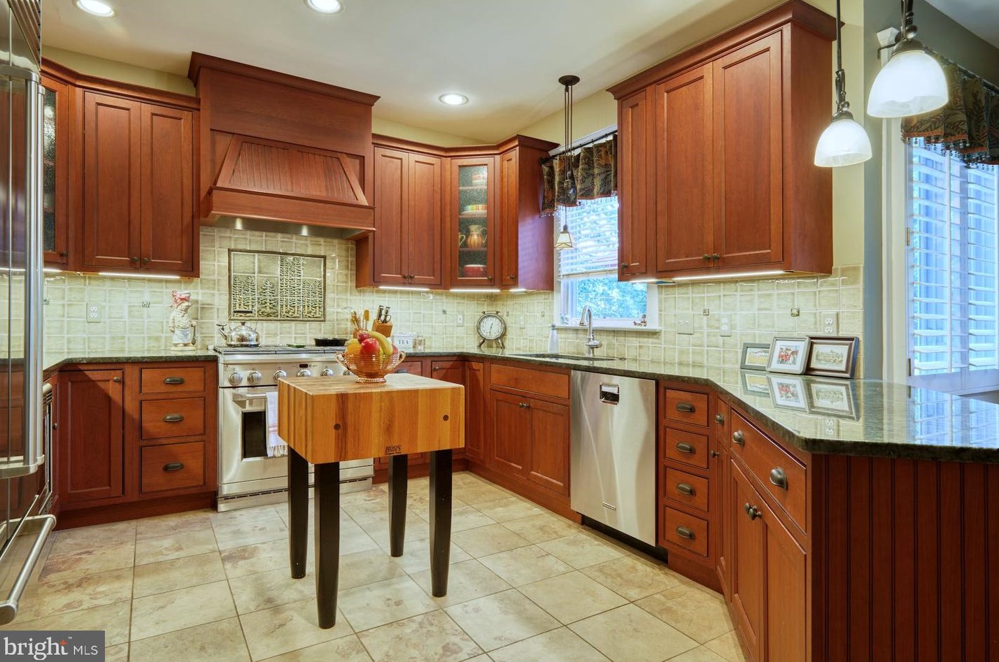 234 Moore Ave, Vienna VA 22180-5845 exterior