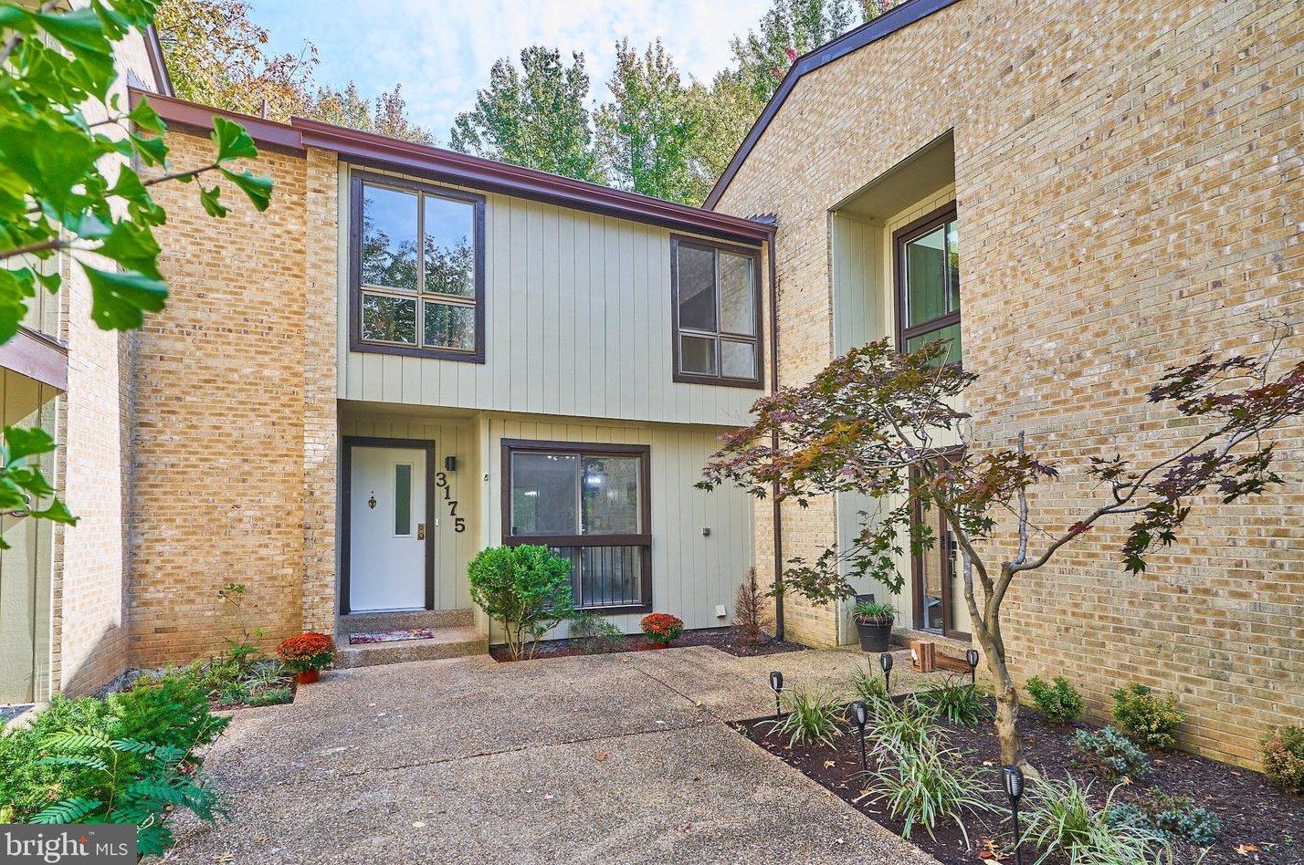 3175 Readsborough Ct, Fairfax, VA 22031-2625