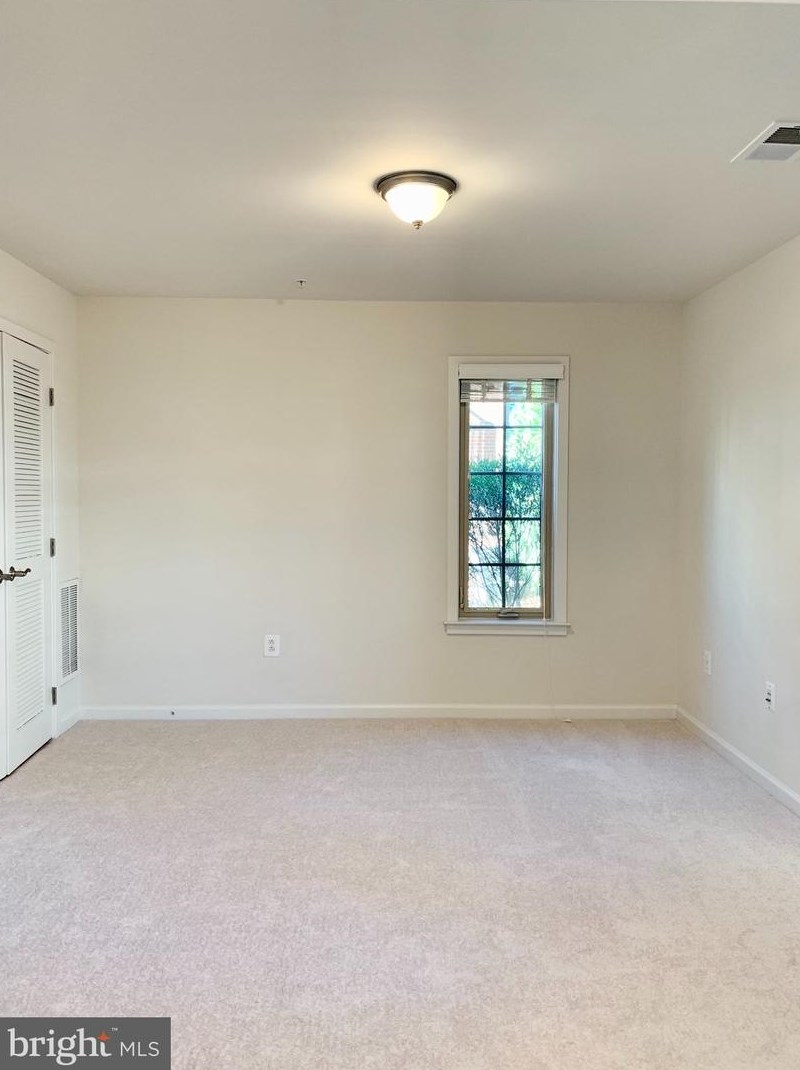 3153 Blue Barn Way, Fairfax, VA 22031-5406