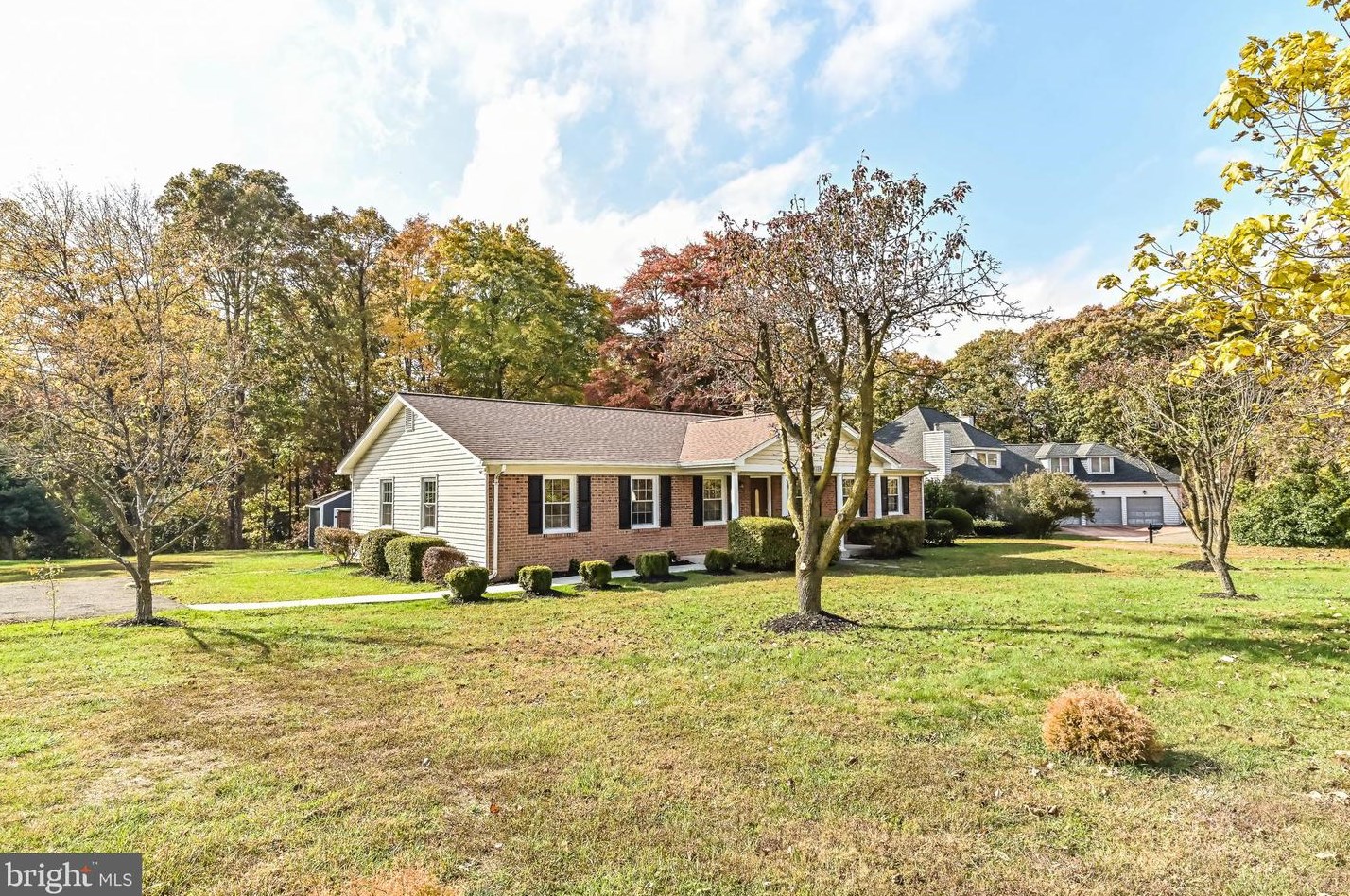 8116 Rolling Rd, Springfield, VA 22153