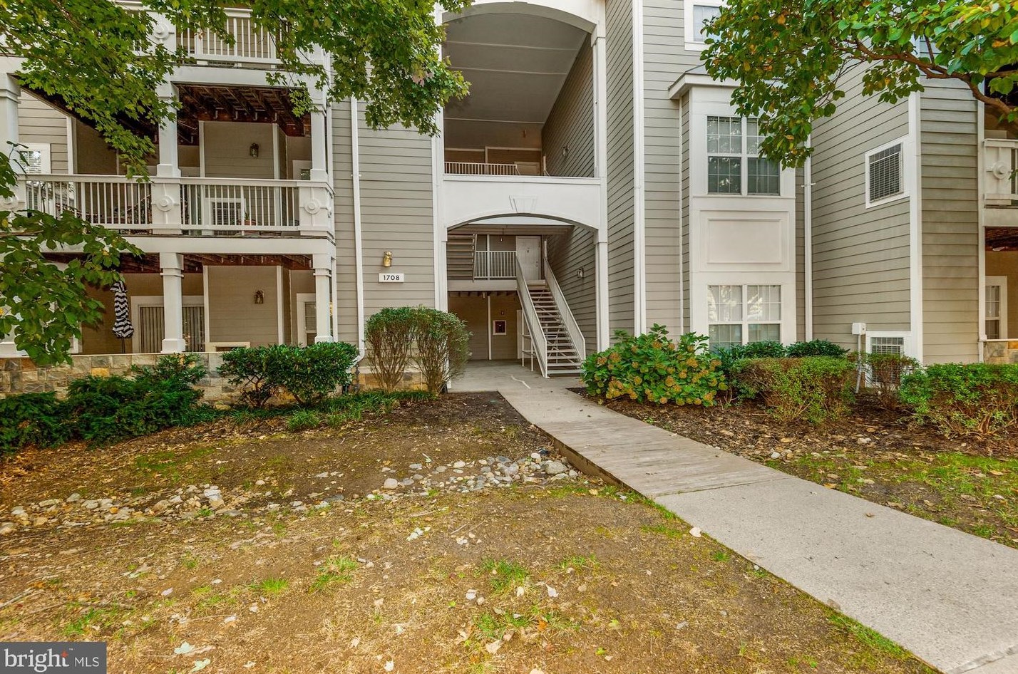 1708 Lake Shore Crest Dr #14, Herndon, VA 20190