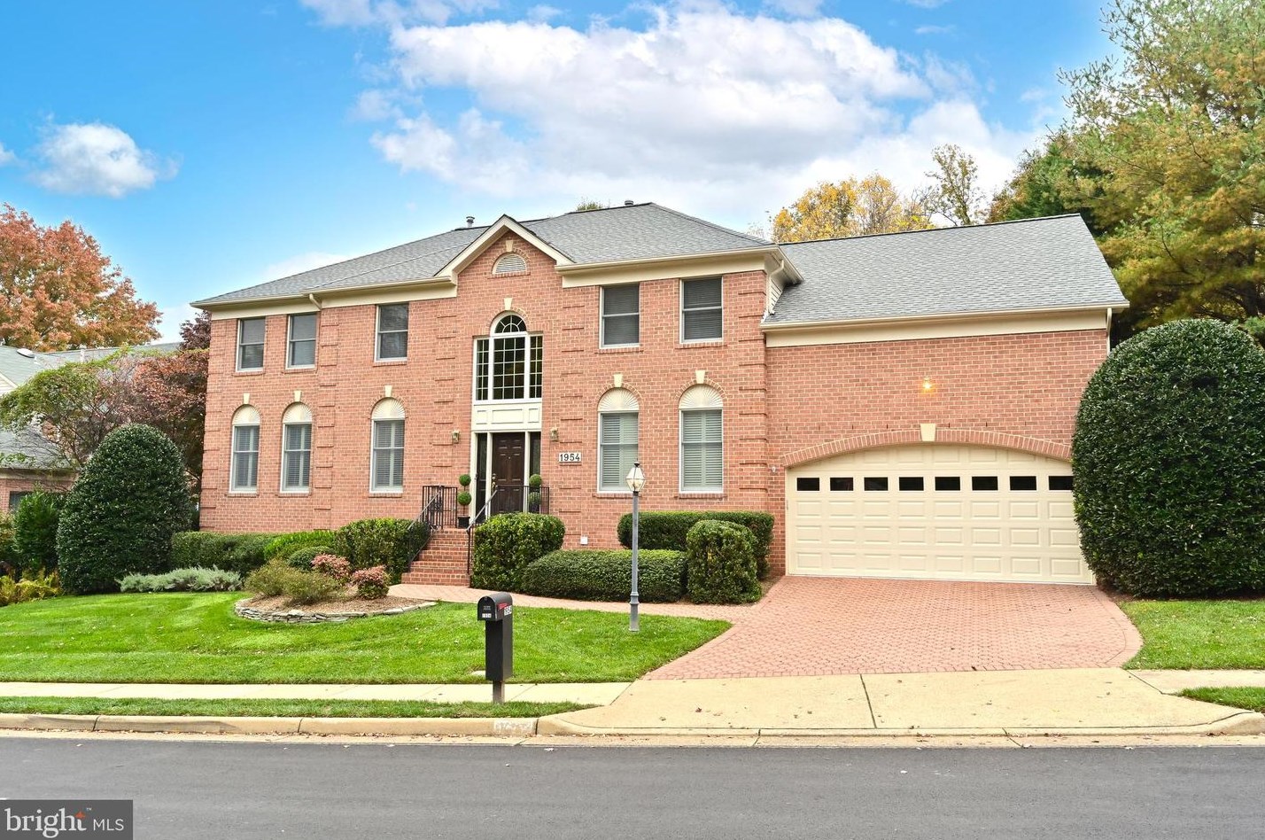 1954 Horse Shoe Dr, Vienna, VA 22182-6011