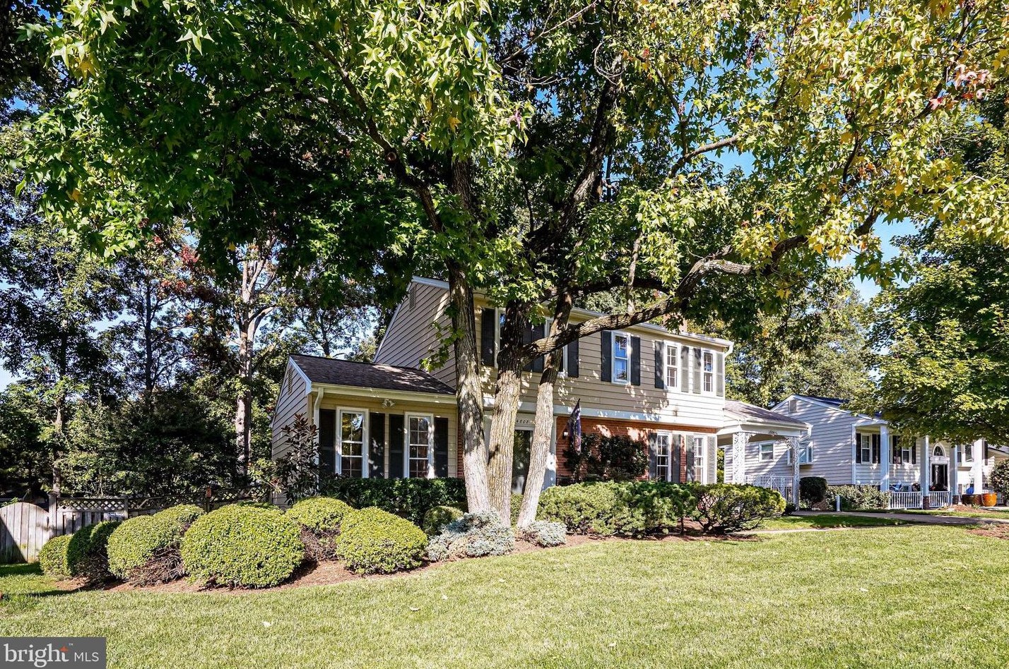 14808 Cranoke St, Centreville, VA 20120-1526