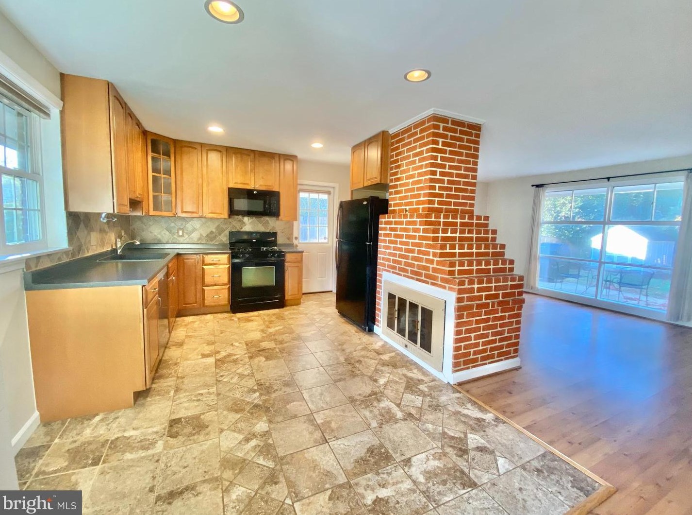 7402 Inzer St, Springfield, VA 22151