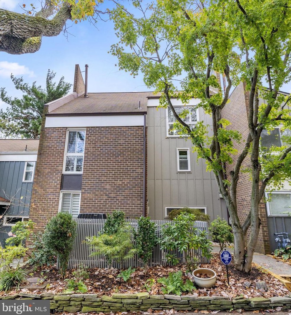 11338 Links Dr, Herndon, VA 20190