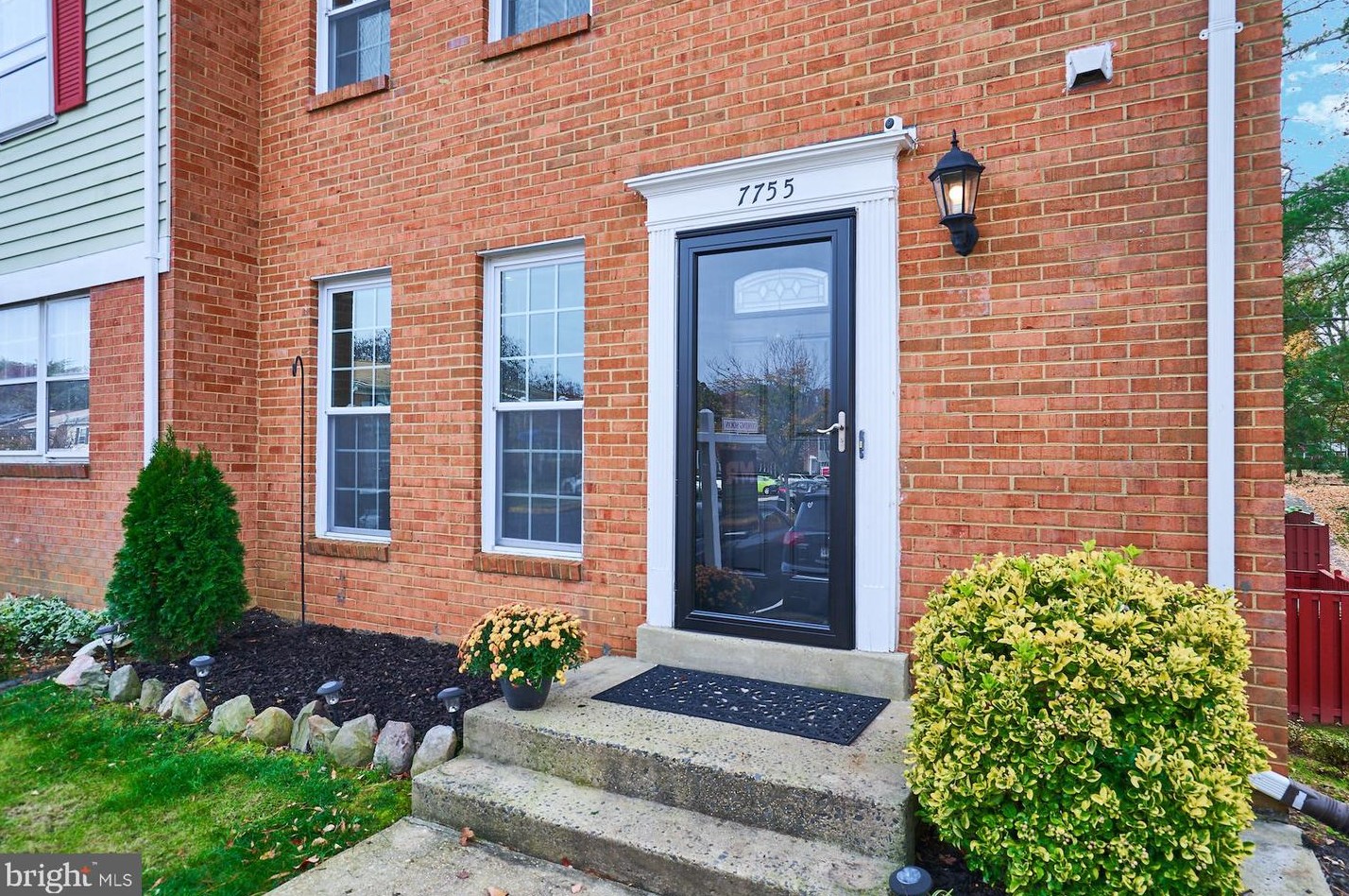 7755 Trevino Ln, Falls Church, VA 22043