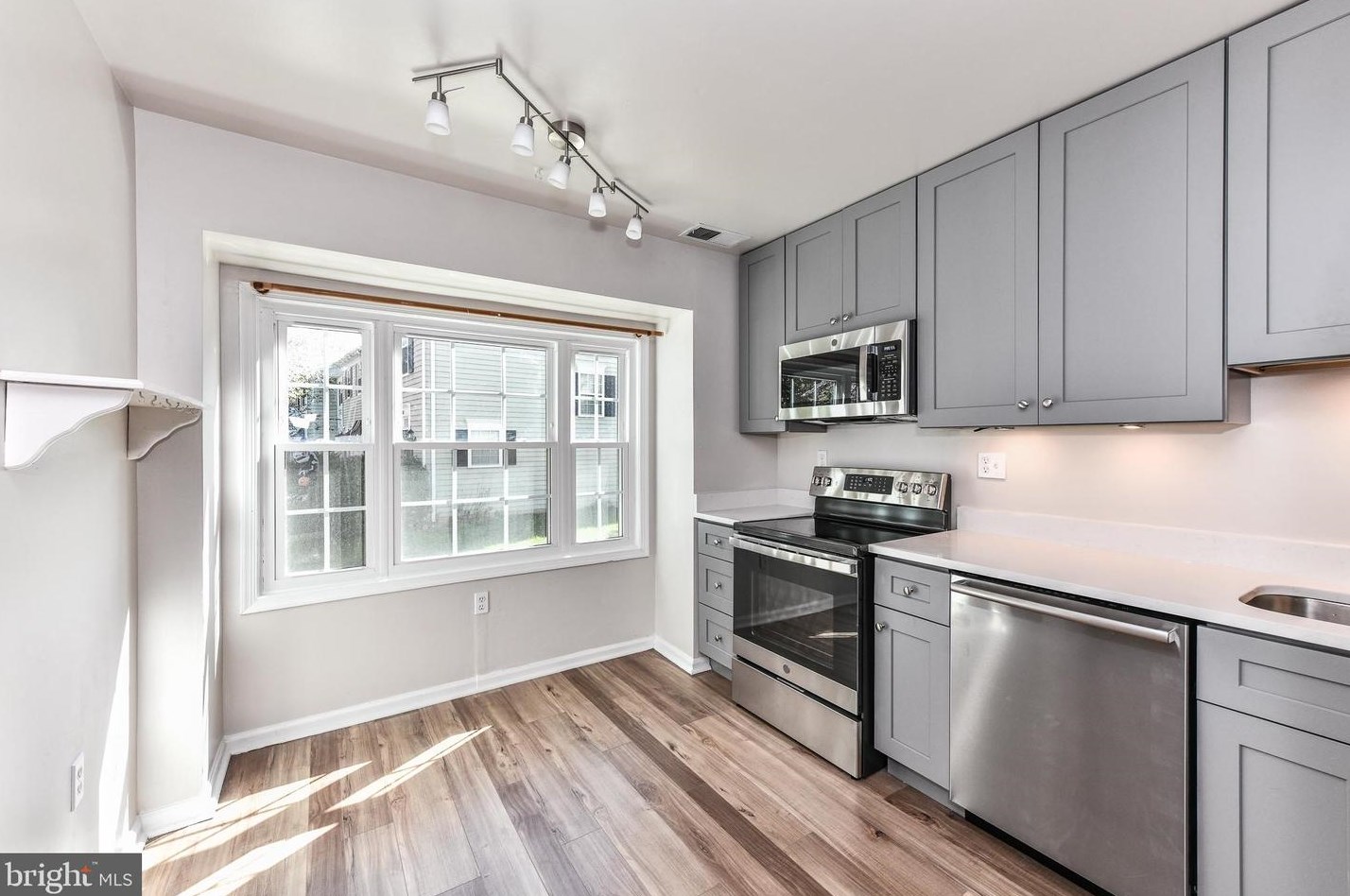 9963 Capperton Dr, Vienna VA  22124-2912 exterior