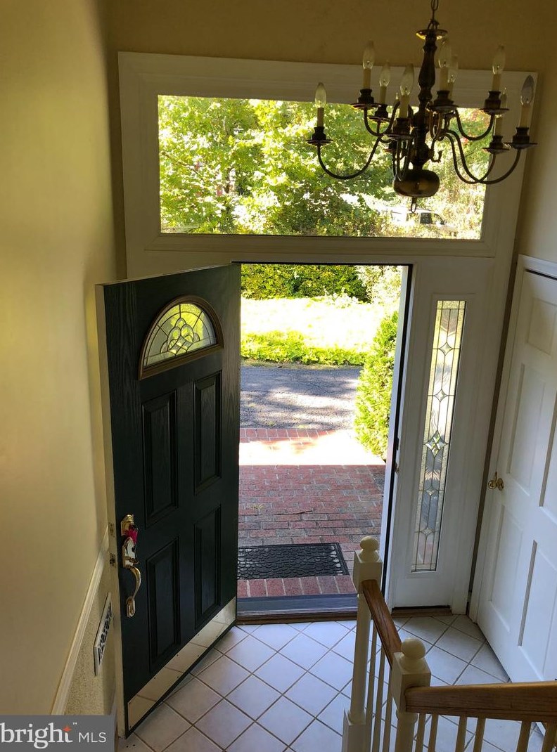 2590 Rambling Rd, Vienna VA  22181-5460 exterior