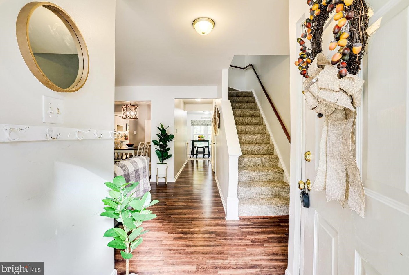 2187 Pond View Ct, Herndon, VA 20191