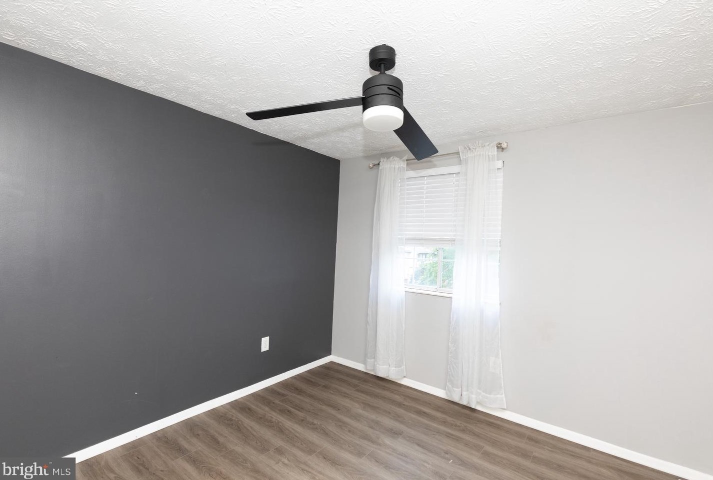 10967 Harpers Square Ct, Herndon, VA 20191