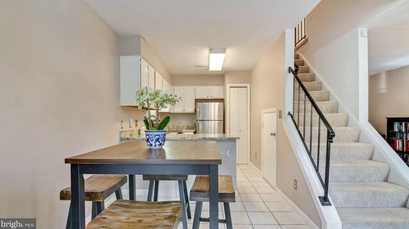 6058 Meadow Crest Ct, Centreville, VA 20121