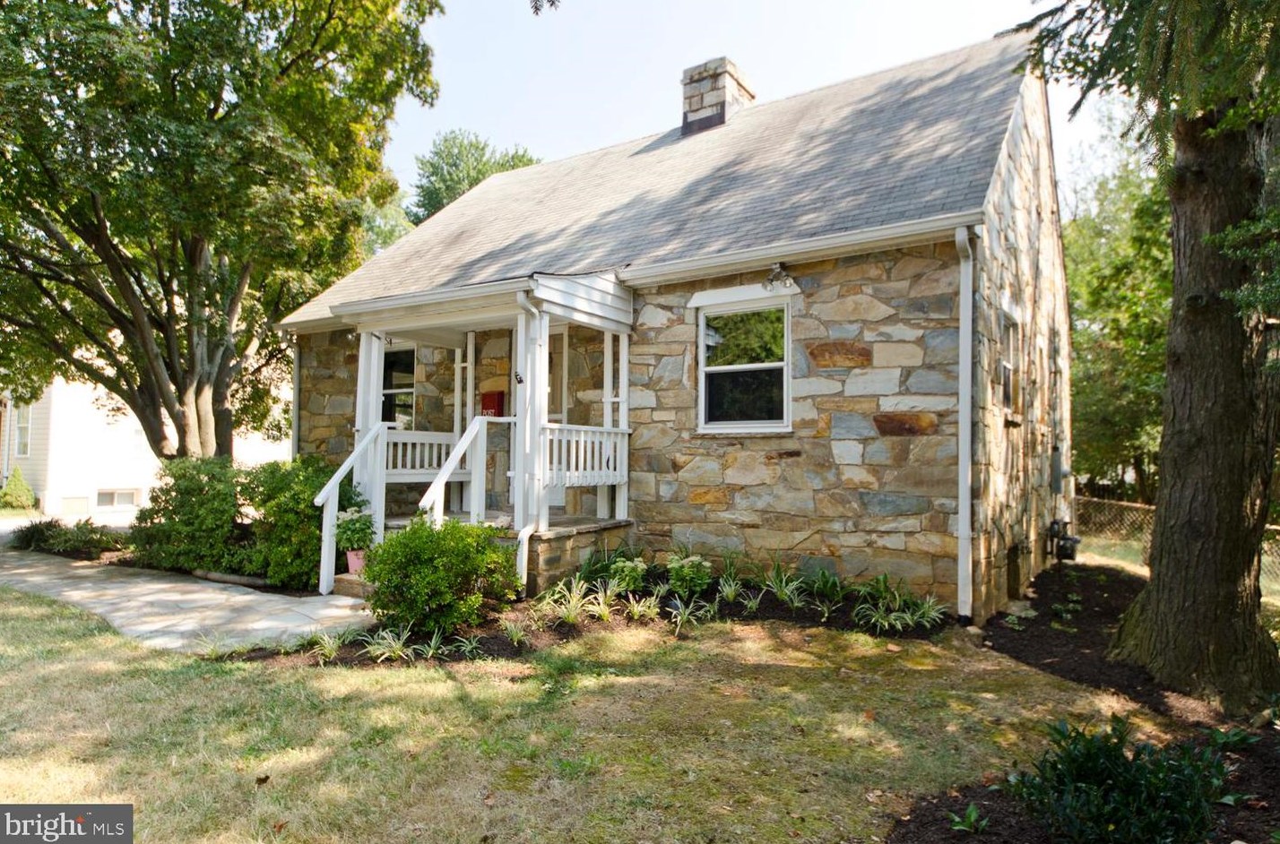 2821 Summerfield Rd, Falls Church, VA 22042