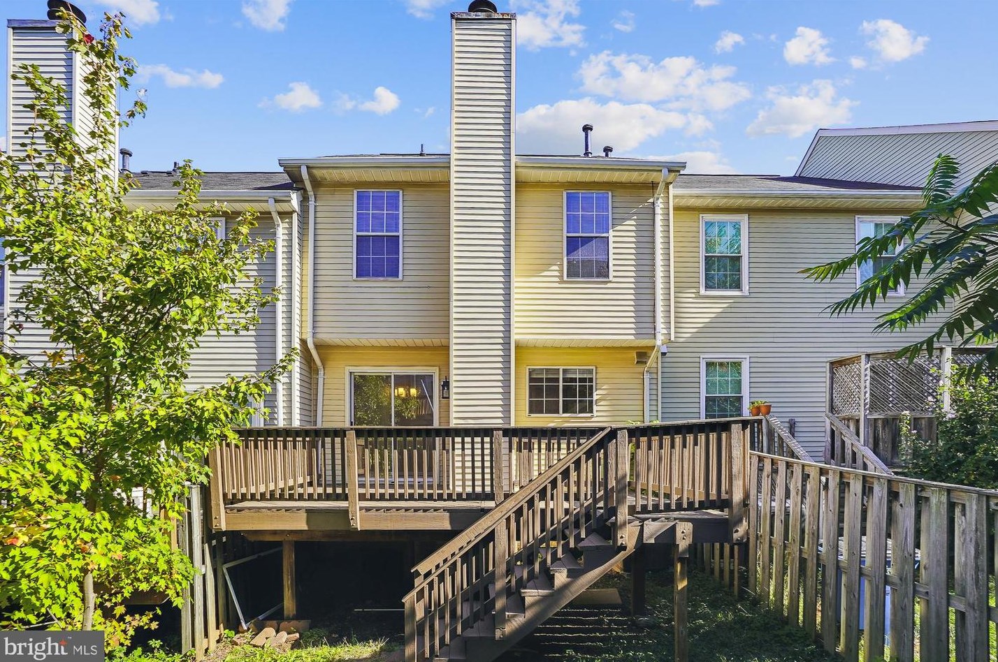 14705 Flower Hill Dr, Centreville VA  20120-2948 exterior