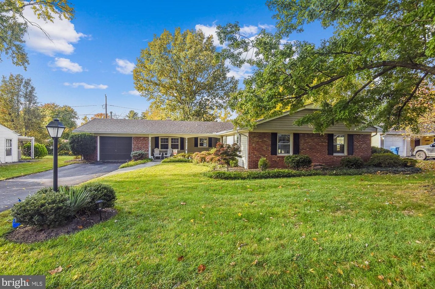 13213 Moss Ranch Ln, Fairfax, VA 22033-3523