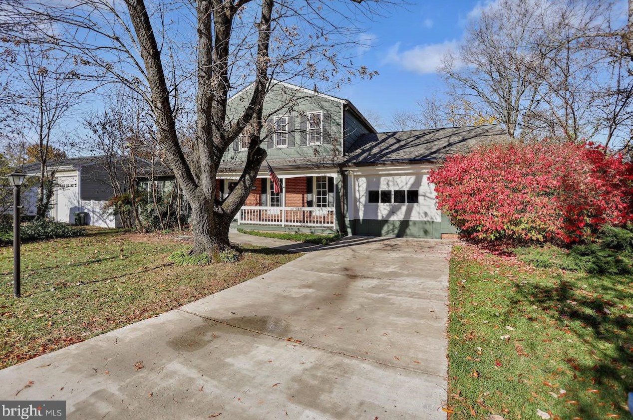 14832 Cranoke St, Centreville, VA 20120-1527