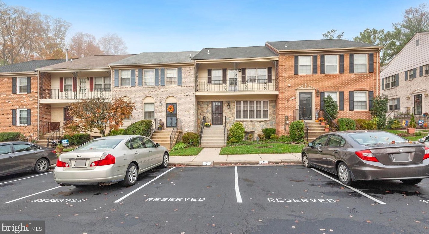 6192 Vine Forest Ct, Falls Church, VA 22044