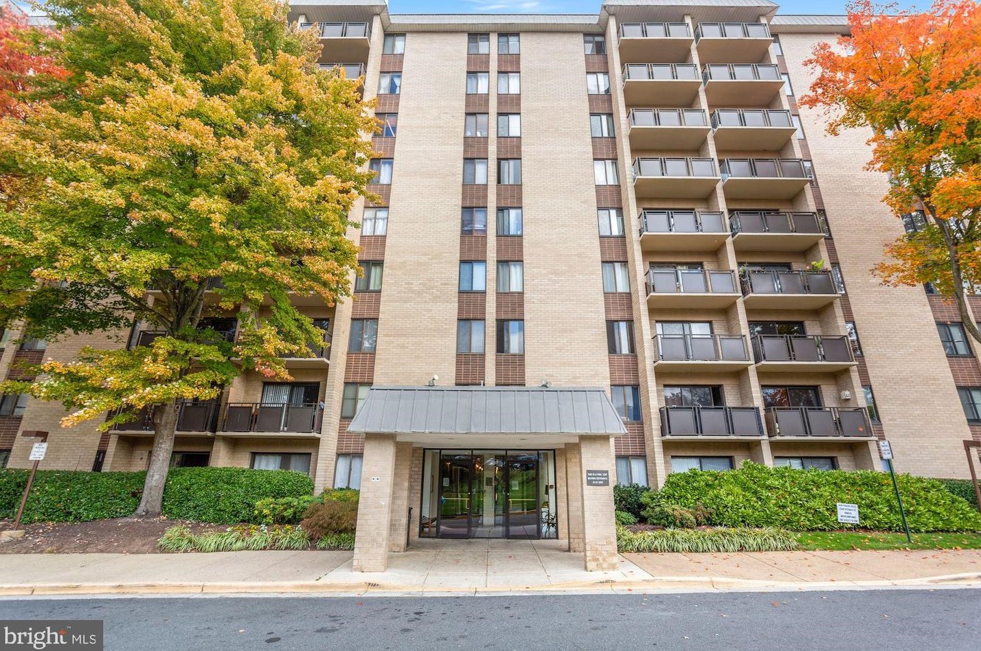 3100 S Manchester St #1138, Falls Church, VA 22044