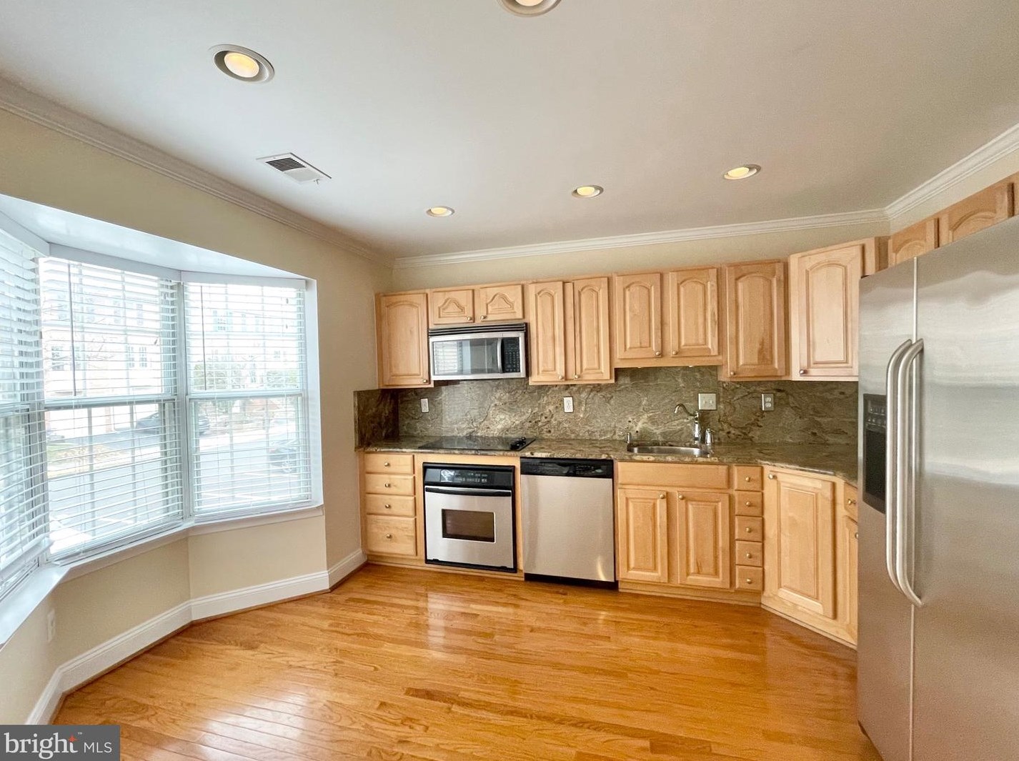 6755 Cardinal Woods Ct, Lorton, VA 22079