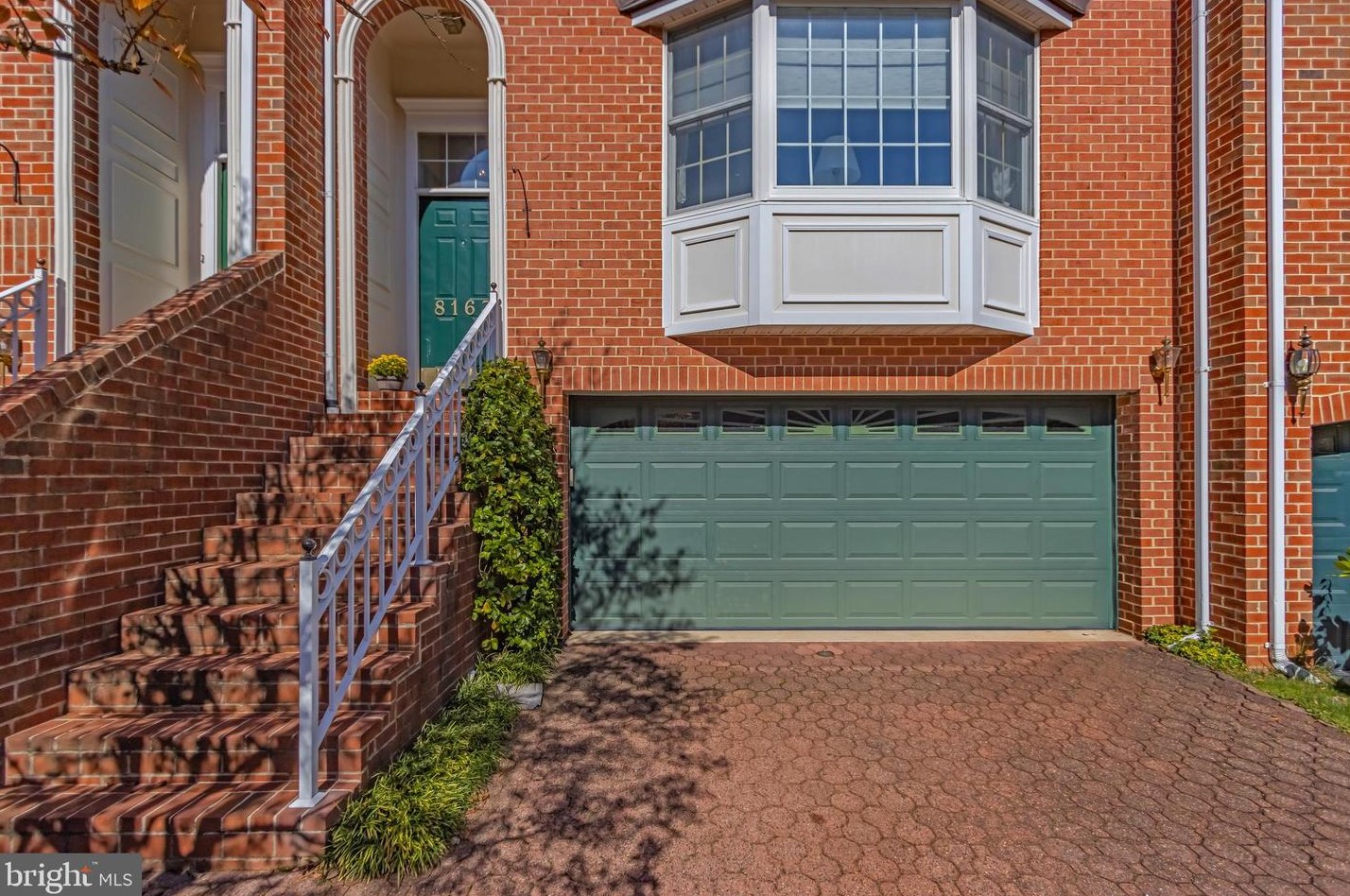 8163 Madrillon Ct, Vienna, VA 22182-3751