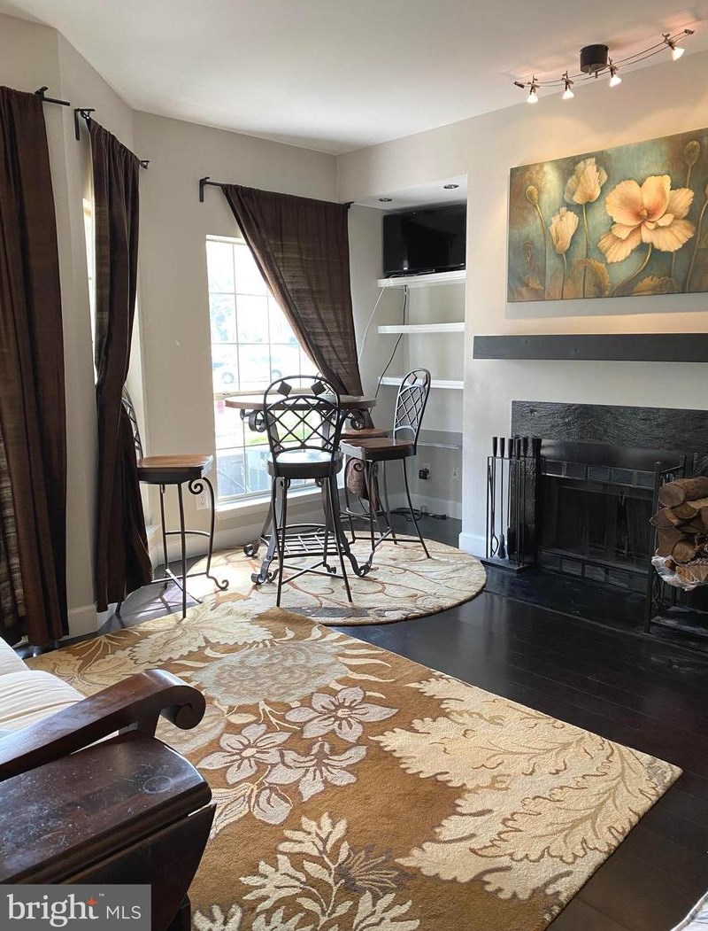 12163 Penderview Ter #1004, Fairfax, VA 22033