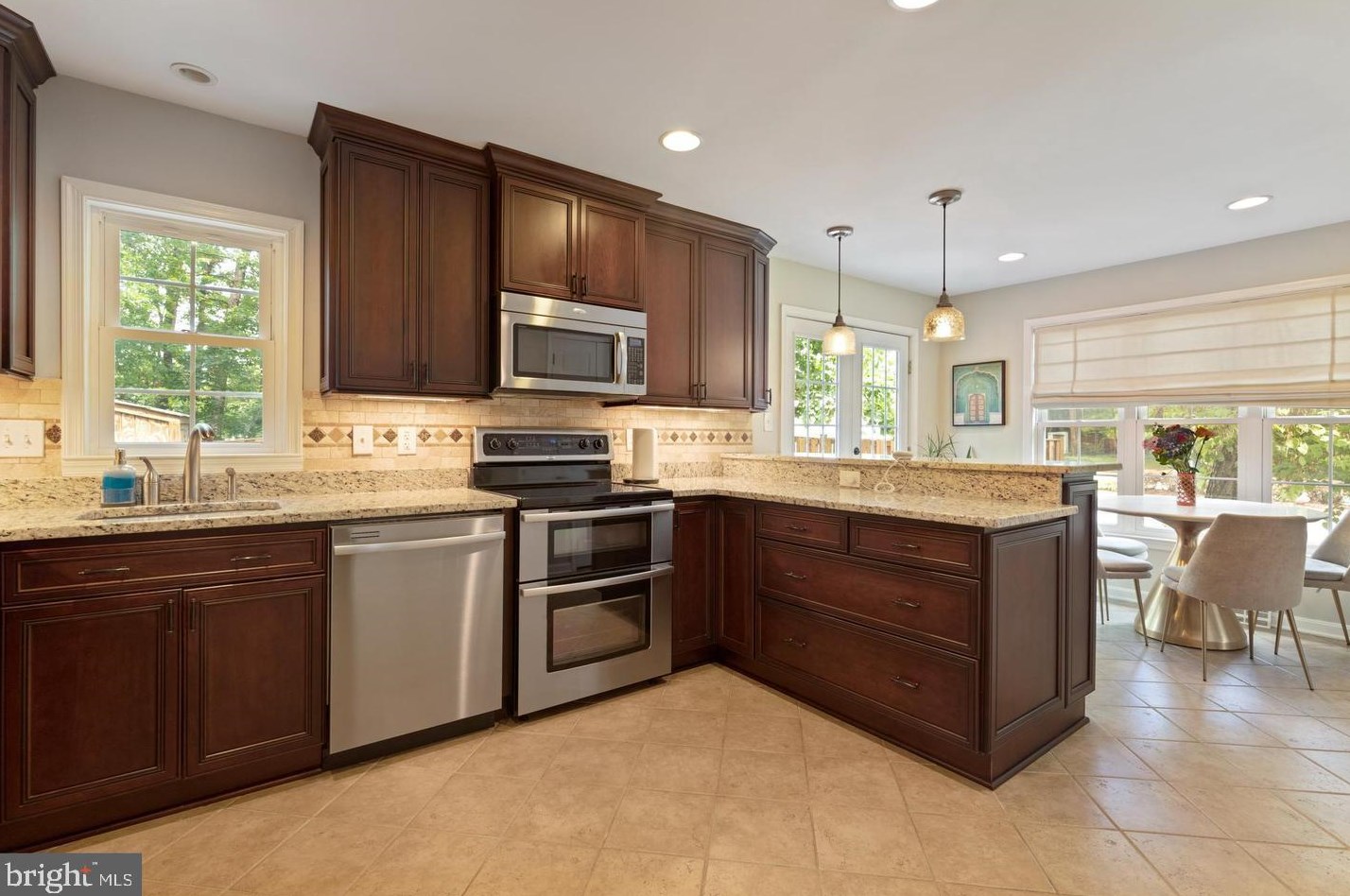 2850 Yarn Ct, Falls Church, VA 22042